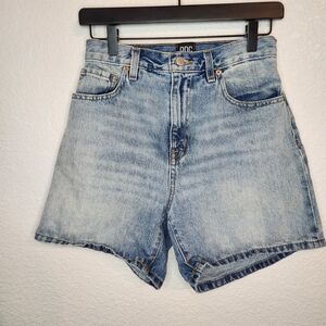 BDG Mom High Rise mom denim jean shorts size 27